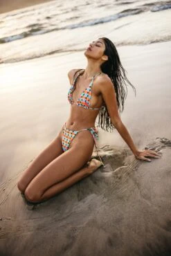 Elsa Bottom - Radical -Sunreef Bikinis Shop 240118 skatie 6295 Edit dff1dc5e 4161 4c4f 8f88 ecd8a31abca1