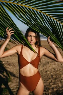 Chloe One Piece - Tiki -Sunreef Bikinis Shop 240118 skatie brwn 3278 Edit