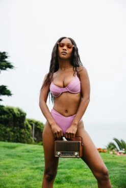 Kate Top - Lilac 18 Kate Top - Lilac -Sunreef Bikinis Shop 240530 skatie 1173 Edit