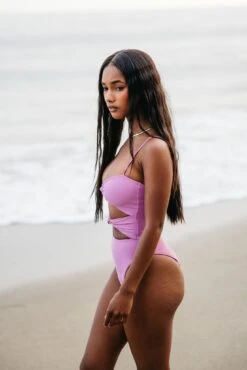 Lisa One Piece - Lilac 23 Lisa One Piece - Lilac -Sunreef Bikinis Shop 240530 skatie 1254 Edit Edit