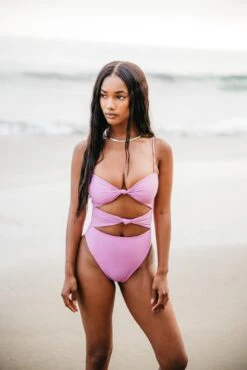 Lisa One Piece - Lilac 20 Lisa One Piece - Lilac -Sunreef Bikinis Shop 240530 skatie 1255 Edit Edit