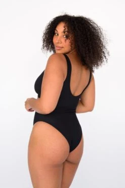 Chloe One Piece - Black -Sunreef Bikinis Shop SKATIE BlackRe stockCURVE 11