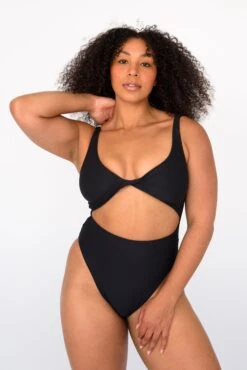 Chloe One Piece - Black -Sunreef Bikinis Shop SKATIE BlackRe stockCURVE 7