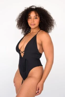 Lynn One Piece - Black 21 Lynn One Piece - Black -Sunreef Bikinis Shop SKATIE BlackRe stockCURVE 76
