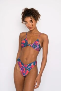 Sarah Top - Moonstruck 15 Sarah Top - Moonstruck -Sunreef Bikinis Shop SKATIE Moonstruck 34 02068573 cc3d 4899 a1bb 11f510e693c9