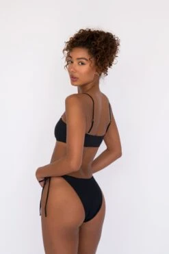 Vera Bottom - Black -Sunreef Bikinis Shop SKATIE black 255 a5129427 88de 43b8 aae2 2fb95431ba4d