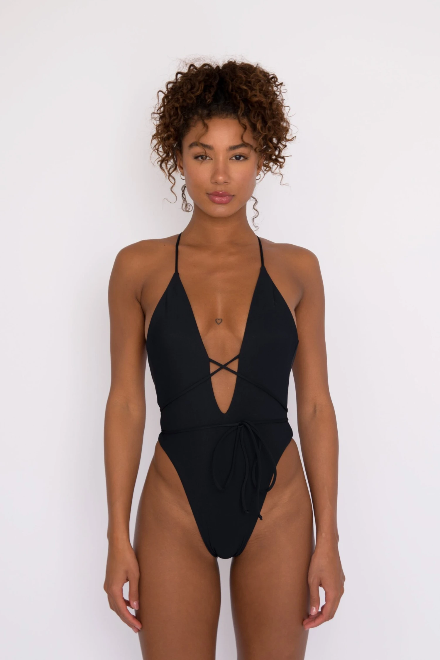 Lynn One Piece - Black 3 Lynn One Piece - Black