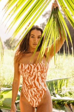 Resa One Piece - Tunnels -Sunreef Bikinis Shop SkatieE comm 13 23c20dc0 db5b 4b64 a27c e4c2db883db1