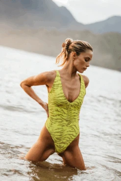 Carmen One Piece - Tropicale -Sunreef Bikinis Shop SkatieE comm 1 ffe1e75a 70ca 42ae b5cb eae4db6d1021