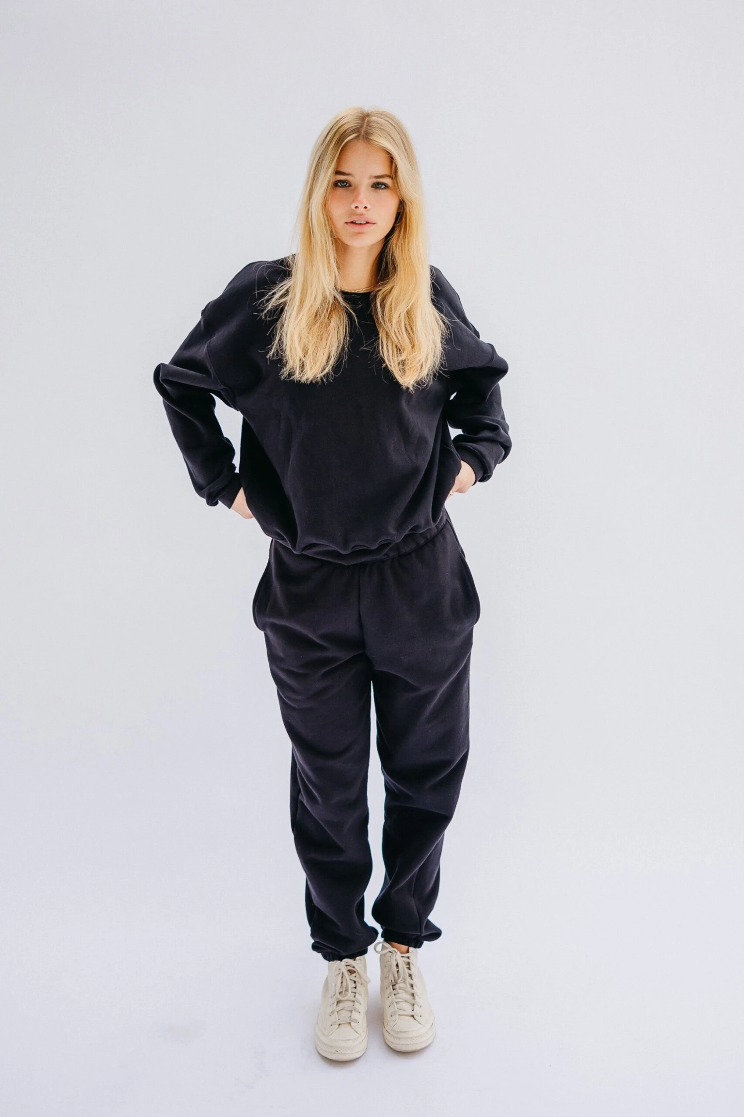 ULTRALUX Chris Crewneck - Black 3 ULTRALUX Chris Crewneck - Black